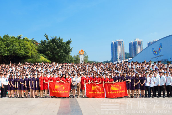 首腦學院攜手深圳時裝周，讓時尚永不止步！