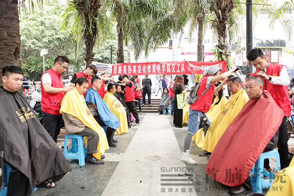 首腦學(xué)院南山校區(qū)義工現(xiàn)場